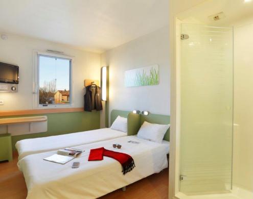 Hotel First Inn ** Apt- Chambre